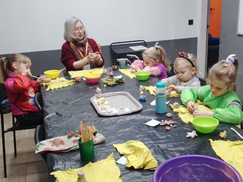 Фармкомпания "Здоровье" совместно с артцентром Zelo продолжают заботиться о ментальном состоянии детей из прифронтовых регионов